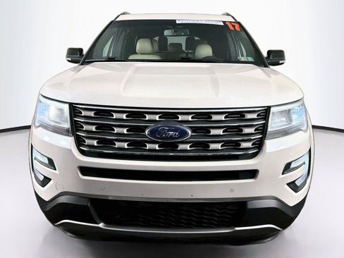 Used 2017 Ford Explorer XLT w/ Equipment Group 202A AWD/4WD image 6