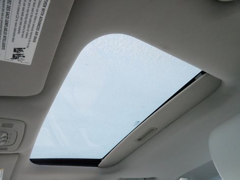 Used 2011 Cadillac DTS Premium image 31