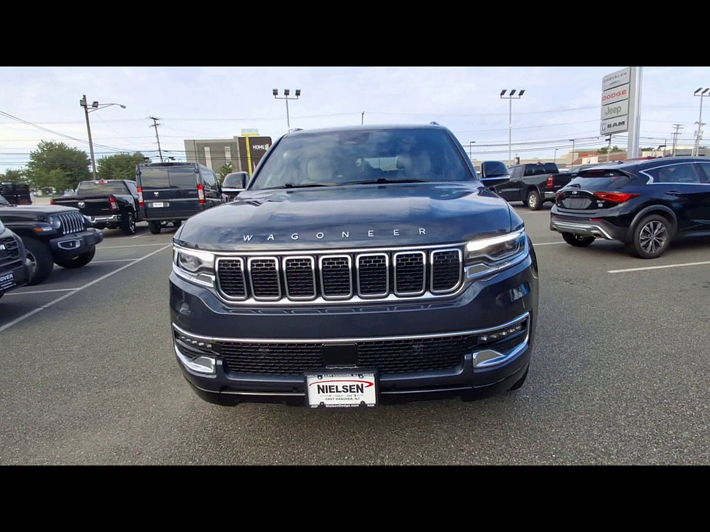 Used 2025 Jeep Wagoneer 4WD image 3