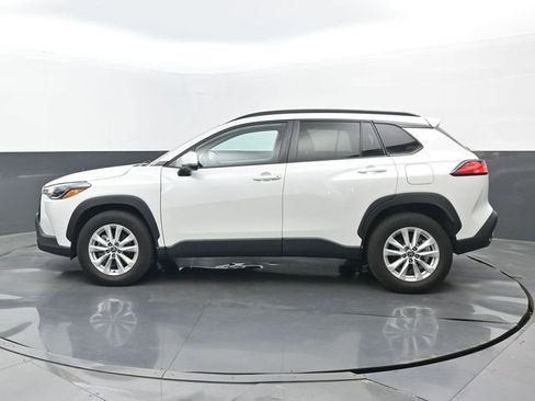 Used 2023 Toyota Corolla Cross LE w/ Moonroof Package image 7