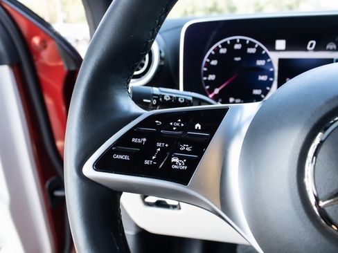 Used 2023 Mercedes-Benz GLC 300 4MATIC image 11