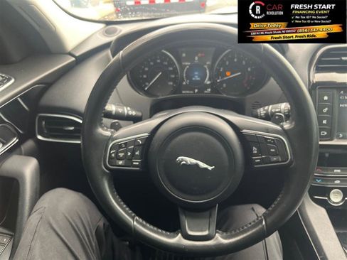 Used 2018 Jaguar F-PACE Premium image 25