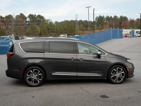 Used 2022 Chrysler Pacifica Pinnacle image 11