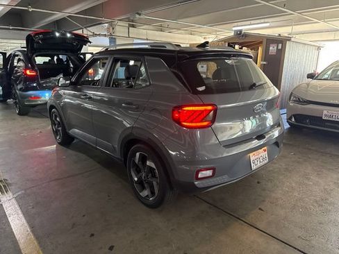 Used 2022 Hyundai Venue Limited w/ Cargo Package FWD image 4