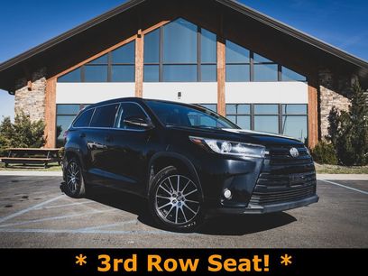 Used 2018 Toyota Highlander SE w/ Carpet Mat Package (TMS)