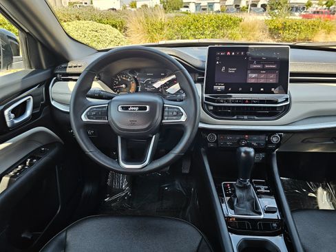 Used 2025 Jeep Compass Limited AWD/4WD image 22