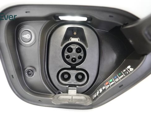Used 2023 Porsche Taycan RWD image 10
