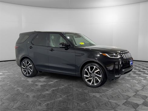 New 2025 Land Rover Discovery S image 7