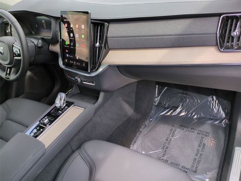 Certified 2025 Volvo XC90 B6 Plus AWD/4WD image 20
