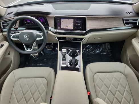 Certified 2025 Volkswagen Atlas SEL Premium R-Line image 16