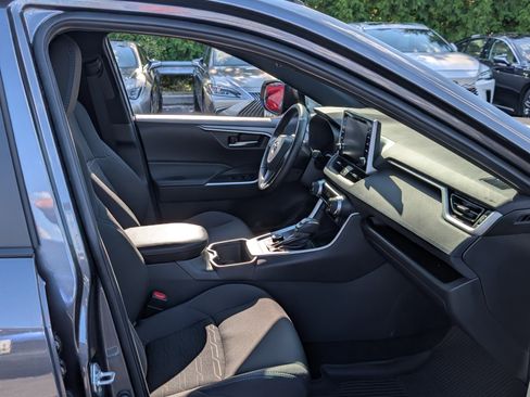 Used 2022 Toyota RAV4 SE image 11