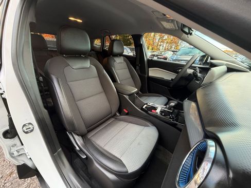 Used 2025 Chevrolet Trax LT image 34