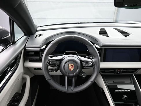 New 2026 Porsche Macan 4 Electric image 18