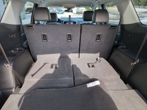 Used 2023 GMC Acadia SLT image 10