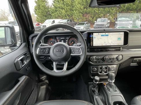 New 2026 Jeep Wrangler Unlimited Sahara AWD/4WD image 11