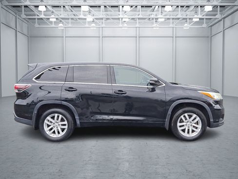 Used 2015 Toyota Highlander LE AWD/4WD image 6