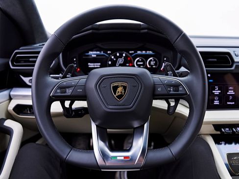 Used 2026 Lamborghini Urus SE AWD/4WD image 70