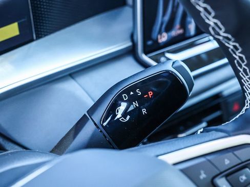 New 2025 Volkswagen Tiguan SE image 42