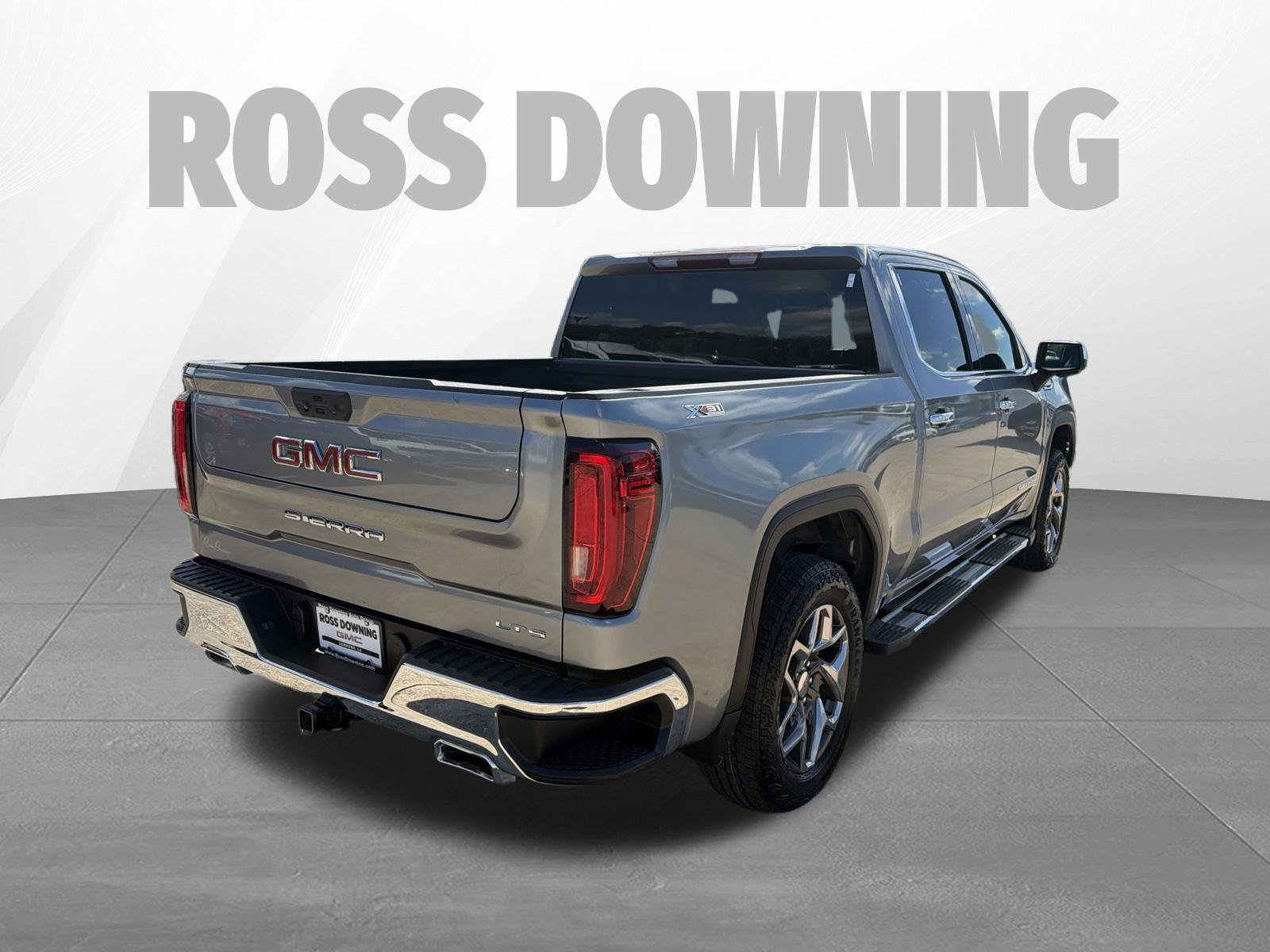 Used 2023 GMC Sierra 1500 SLT w/ SLT Premium Package AWD/4WD image 4