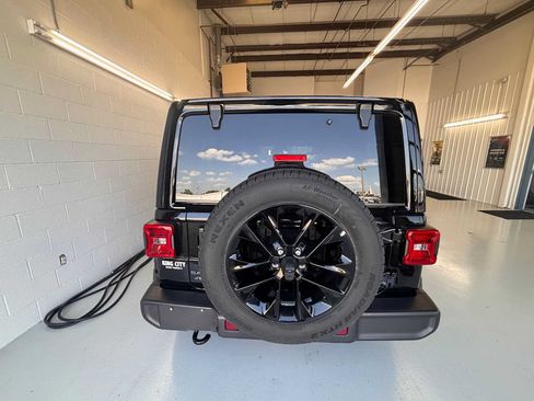 Certified 2025 Jeep Wrangler Unlimited Sahara AWD/4WD image 7