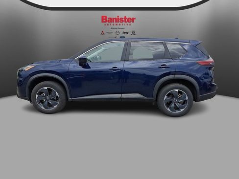 Used 2024 Nissan Rogue SV AWD/4WD image 7