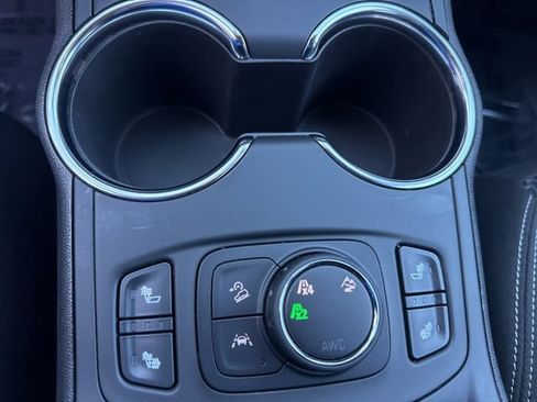 Used 2023 GMC Terrain SLE w/ Driver Convenience Package image 22