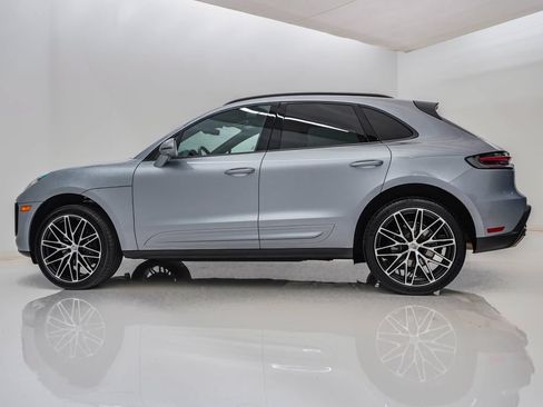 Certified 2026 Porsche Macan AWD/4WD image 2