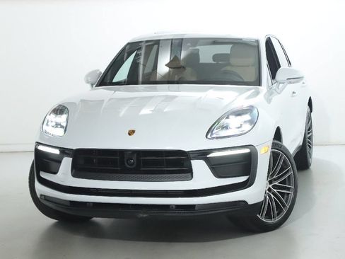 Used 2026 Porsche Macan AWD/4WD image 3