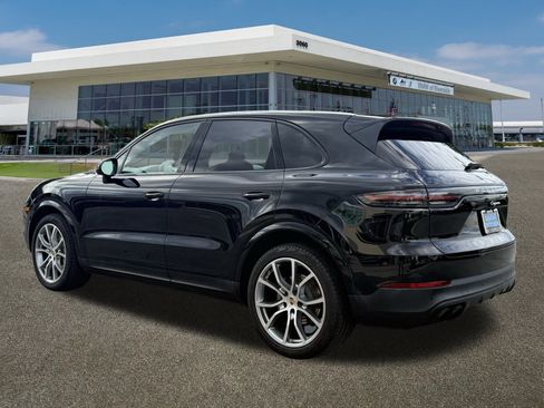 Used 2023 Porsche Cayenne image 7