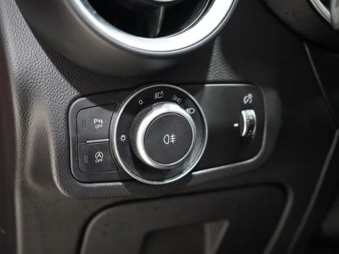 Used 2018 Alfa Romeo Stelvio AWD image 19