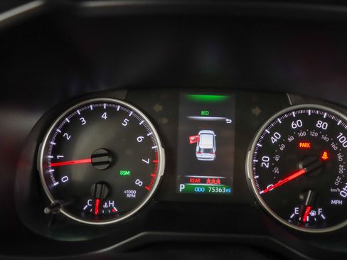 Used 2021 Toyota RAV4 XLE w/ Convenience Package AWD/4WD image 15