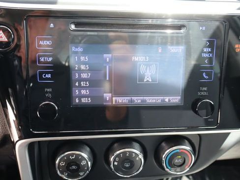 Used 2017 Toyota Corolla L FWD image 35