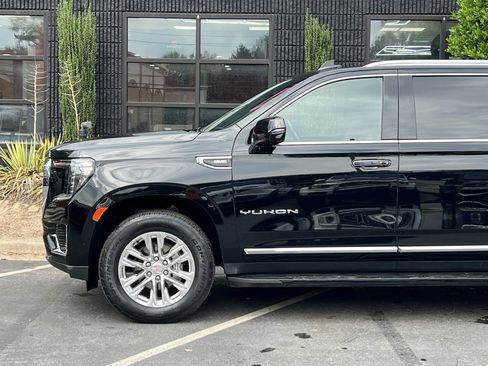 Used 2022 GMC Yukon XL SLT w/ SLT Luxury Package image 10