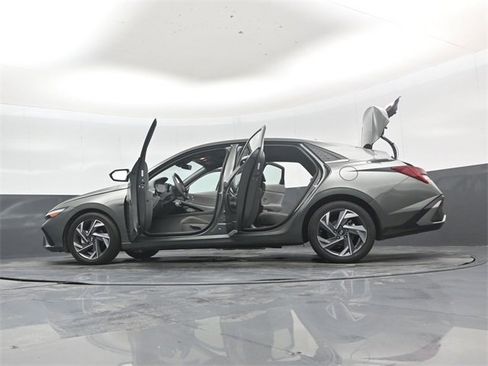 Used 2025 Hyundai Elantra SEL image 53