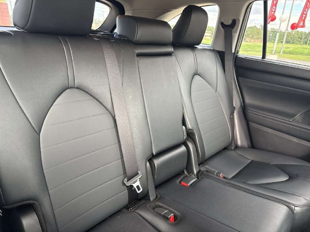 Used 2025 Toyota Highlander XLE FWD image 34