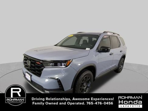 Used 2024 Honda Pilot TrailSport image 1