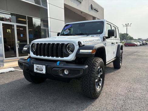 Certified 2025 Jeep Wrangler Unlimited Rubicon 4xe w/ Convenience Group AWD/4WD image 11