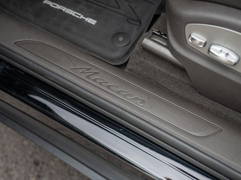Certified 2026 Porsche Macan AWD/4WD image 11