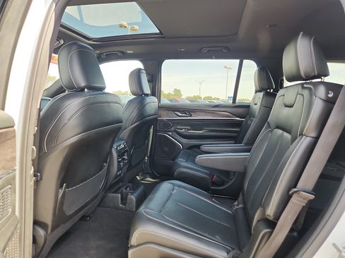 Used 2024 Jeep Grand Cherokee L Overland AWD/4WD image 12