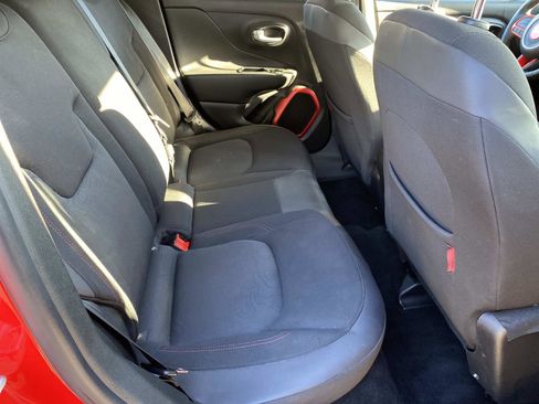 Used 2015 Jeep Renegade Trailhawk image 22