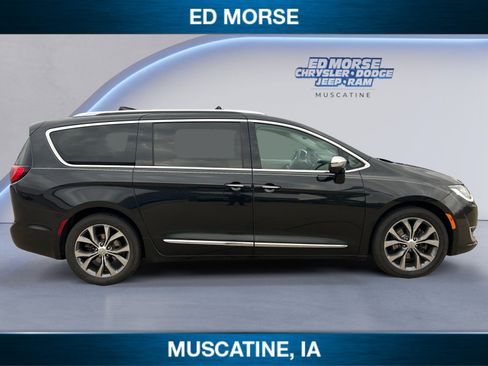 Used 2017 Chrysler Pacifica Limited image 6