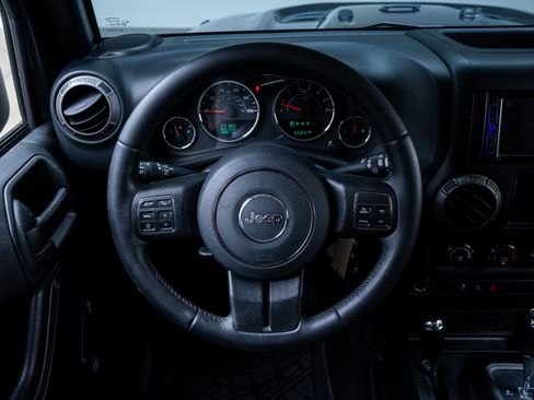 Used 2018 Jeep Wrangler Unlimited Sport w/ Connectivity Group AWD/4WD image 11