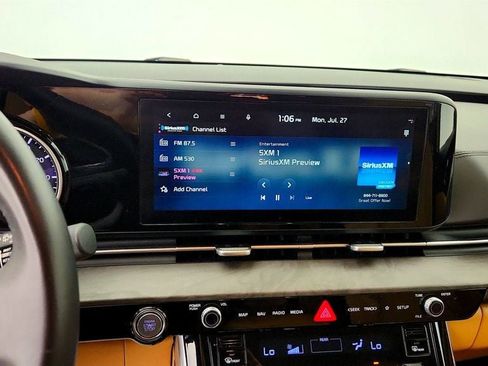Used 2024 Kia Carnival EX FWD image 18
