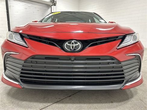 Used 2023 Toyota Camry XLE image 10