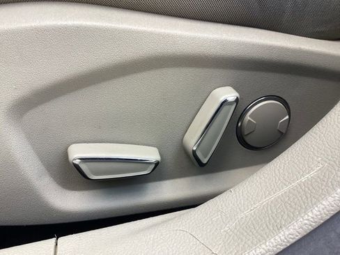 Used 2019 Ford Fusion SE FWD image 11