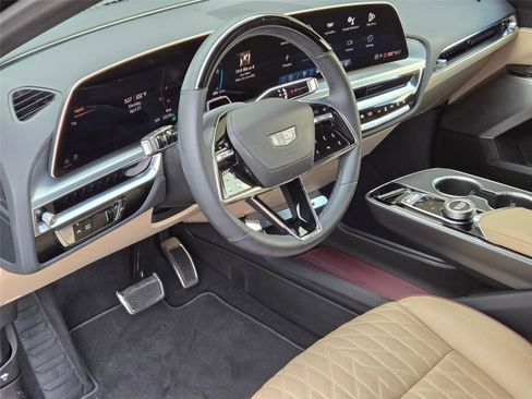Certified 2025 Cadillac Lyriq Luxury w/ Nappa Leather Package AWD/4WD image 10