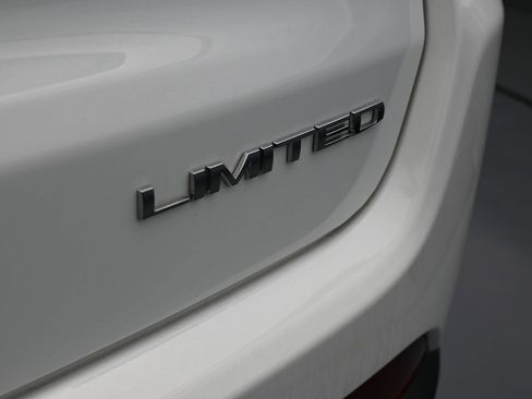 Used 2023 Jeep Compass Limited image 34