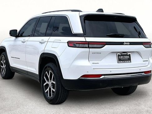Used 2023 Jeep Grand Cherokee Limited w/ Luxury Tech Group II AWD/4WD image 15