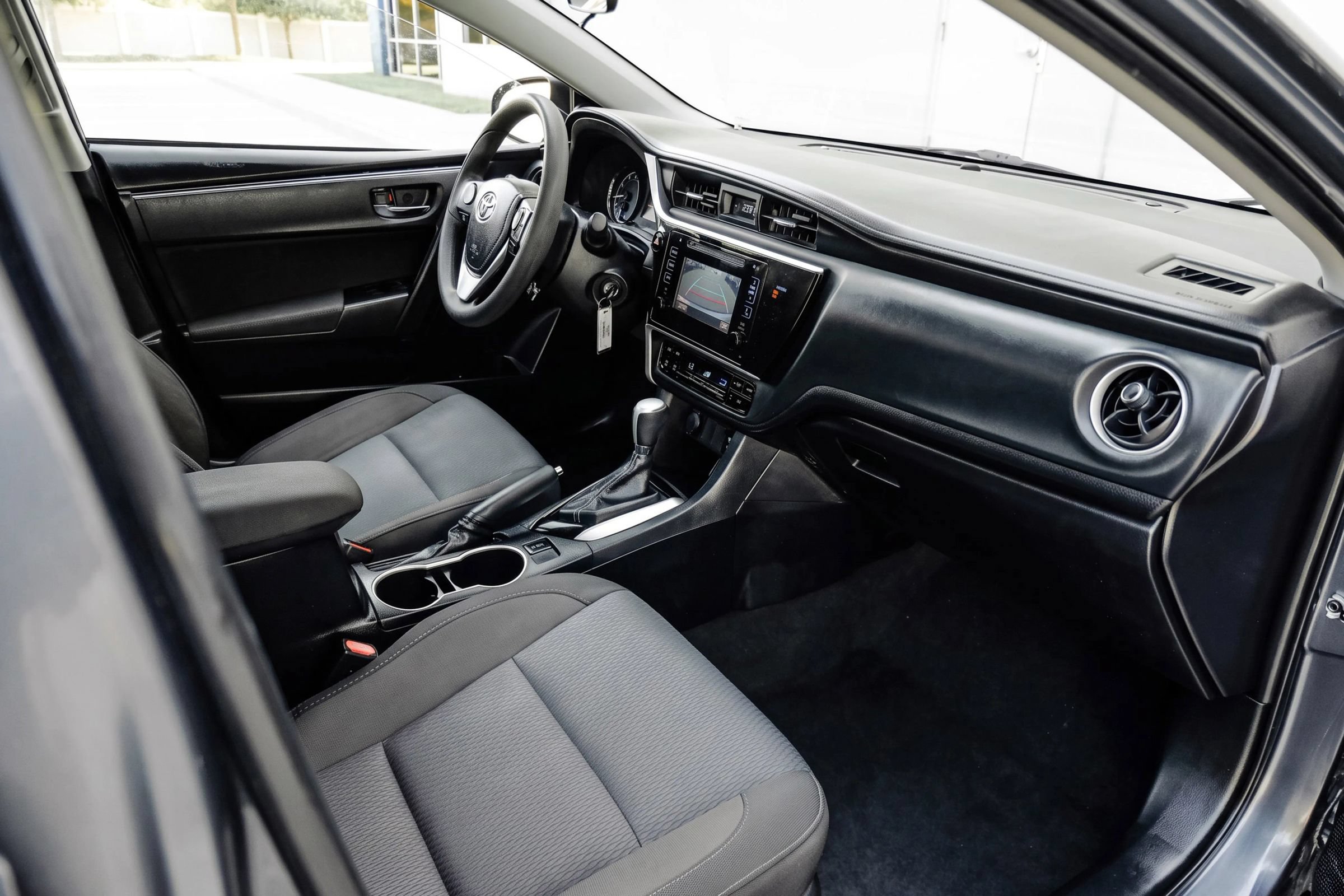 Used 2018 Toyota Corolla LE FWD image 20
