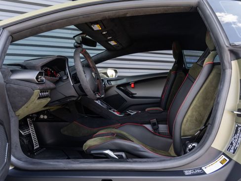 Used 2024 Lamborghini Huracan Sterrato AWD/4WD image 28